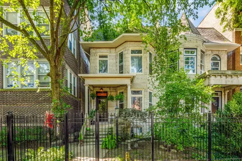 1307 W Pratt Blvd, Chicago, IL 60626