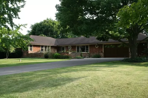9 Thornfield Ln, Hawthorn Woods, IL 60047