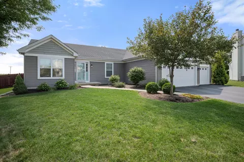 136 Reston Ct, Sycamore, IL 60178