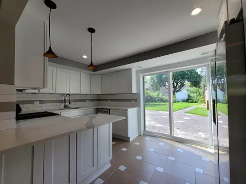 869 Greenview Ave, Des Plaines, IL 60016 photo 9