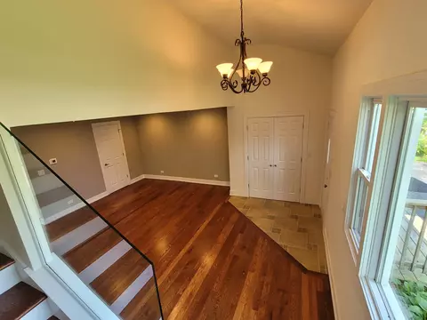 869 Greenview Ave, Des Plaines, IL 60016 photo 8
