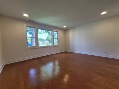 869 Greenview Ave, Des Plaines, IL 60016 photo 16