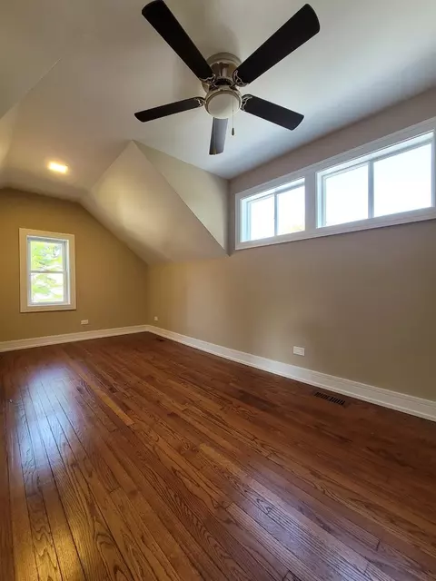 869 Greenview Ave, Des Plaines, IL 60016 photo 15