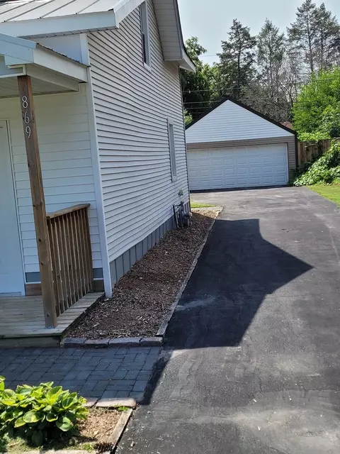 869 Greenview Ave, Des Plaines, IL 60016 photo 2