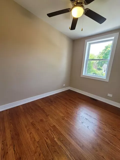 869 Greenview Ave, Des Plaines, IL 60016 photo 14