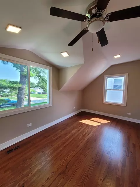869 Greenview Ave, Des Plaines, IL 60016 photo 13