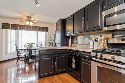 1410 Berta Dr, Crest Hill, IL 60403 photo 4