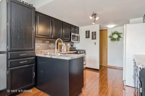1410 Berta Dr, Crest Hill, IL 60403 photo 3