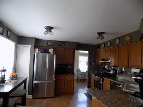 305 Hickory Oaks Dr, Bolingbrook, IL 60490 photo 11