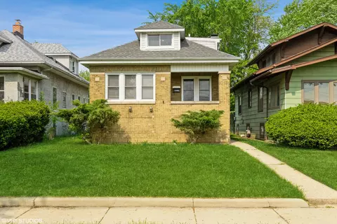 12222 Longwood Dr, Blue Island, IL 60406