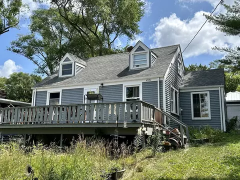 4520 E Lake Shore Dr, Wonder Lake, IL 60097