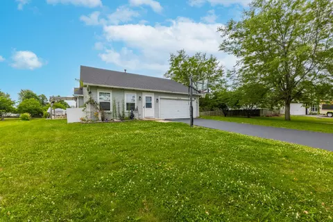 3414 Veronica St, Plano, IL 60545 photo 2