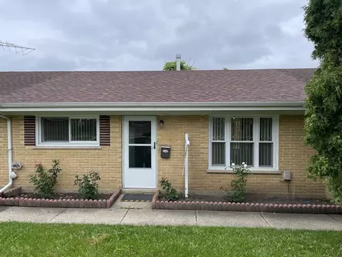 9471 Sumac Rd #E, Des Plaines, IL 60016