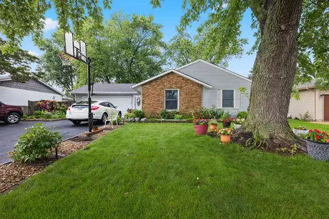1180 Reckinger Rd, Aurora, IL 60505