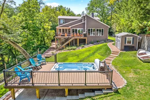 205 Oak Cv, Lake Holiday, IL 60552