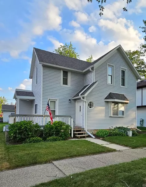 340 W Grant St, Saint Anne, IL 60964