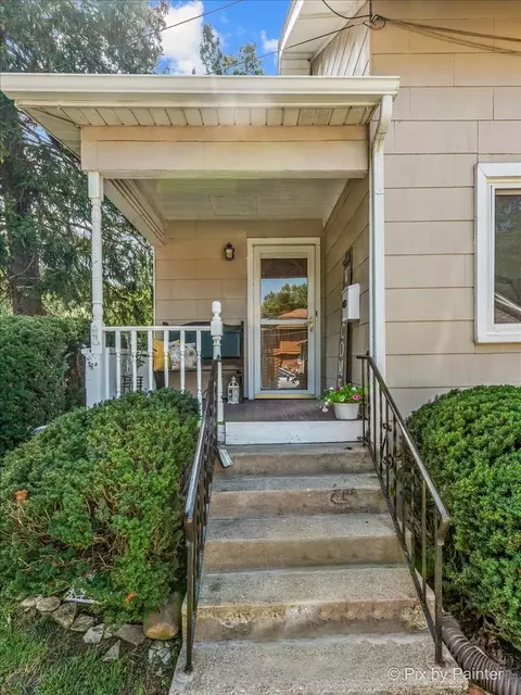 302 Circle Rd, Fox River Grove, IL 60021 photo 2