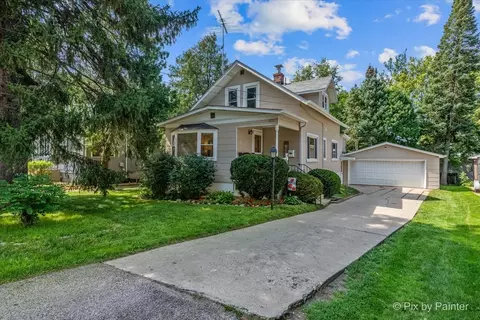 302 Circle Rd, Fox River Grove, IL 60021