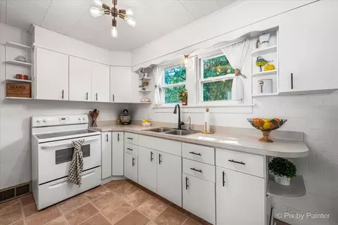 302 Circle Rd, Fox River Grove, IL 60021 photo 11