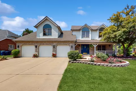 8832 Gleneagles Ln, Darien, IL 60561