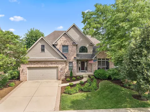531 W Thornwood Dr, South Elgin, IL 60177