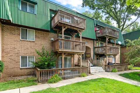 1980 Tall Oaks Dr #2B, Aurora, IL 60505