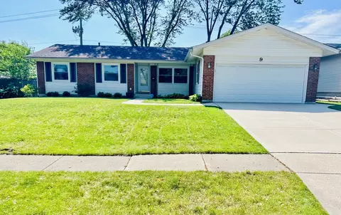 9 Lancaster Ave, Elk Grove Village, IL 60007