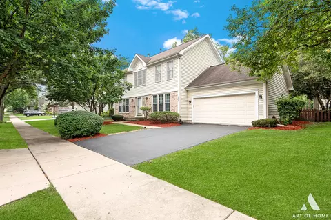 1230 Cobblers Xing, Elgin, IL 60120