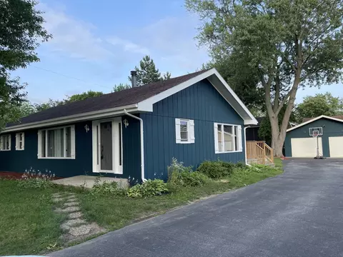 26151 N Walnut Ave, Mundelein, IL 60060