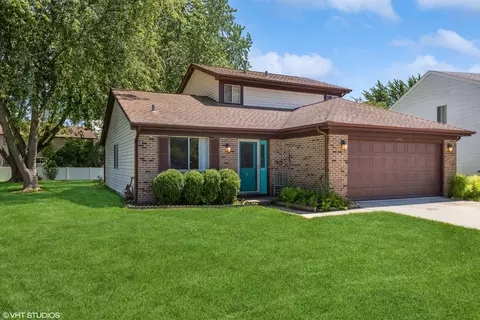 1393 Appomattox Trl, Carol Stream, IL 60188