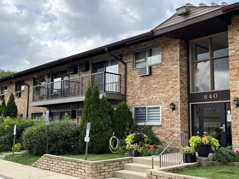 840 E Old Willow Rd #109, Prospect Heights, IL 60070