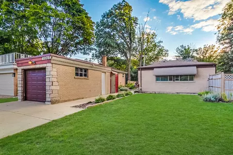 6878 N Lehigh Ave, Chicago, IL 60646