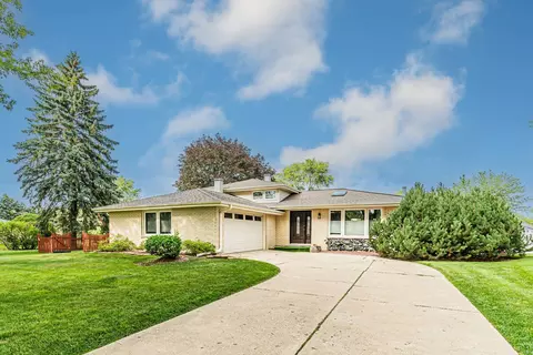 9 S109 Cumnor Rd, Downers Grove, IL 60516