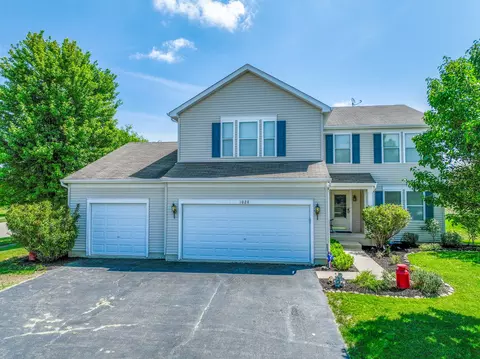 1028 Kennedy Ct, Hebron, IL 60034