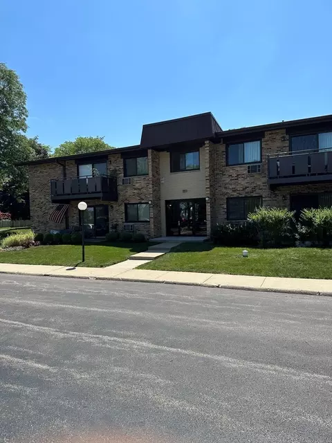 2642 N Windsor Dr #202, Arlington Heights, IL 60004