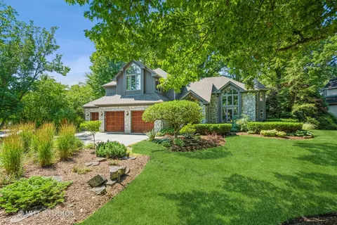 1374 Tall Oaks Dr, Carol Stream, IL 60188