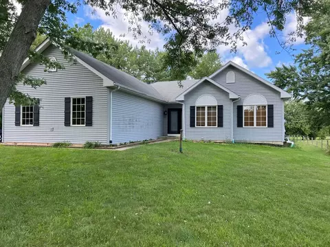 42270 N Center St, Antioch, IL 60002