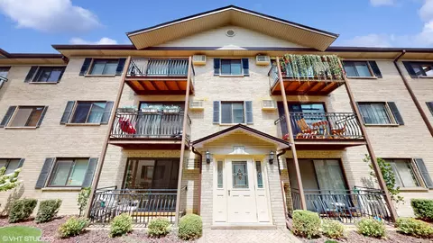 5143 N East River Rd #357E, Chicago, IL 60656