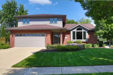 21147 Hunter Woods Dr, Frankfort, IL 60423