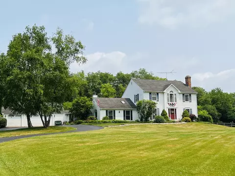 2 Middlebury Rd, Barrington Hills, IL 60010