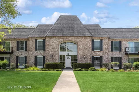 136 Carriage Way Dr #107C, Burr Ridge, IL 60527