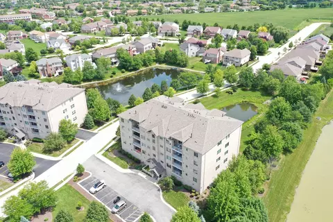 11111 Waters Edge Dr #2A, Orland Park, IL 60467