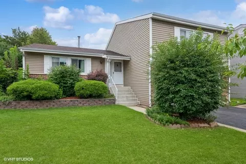 108 Norwood Ct, Rolling Meadows, IL 60008