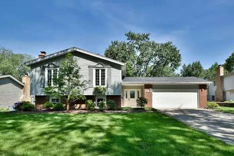 914 Belair Dr, Darien, IL 60561