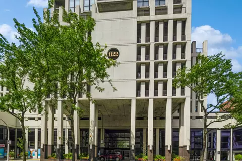1122 N Clark St #909, Chicago, IL 60610