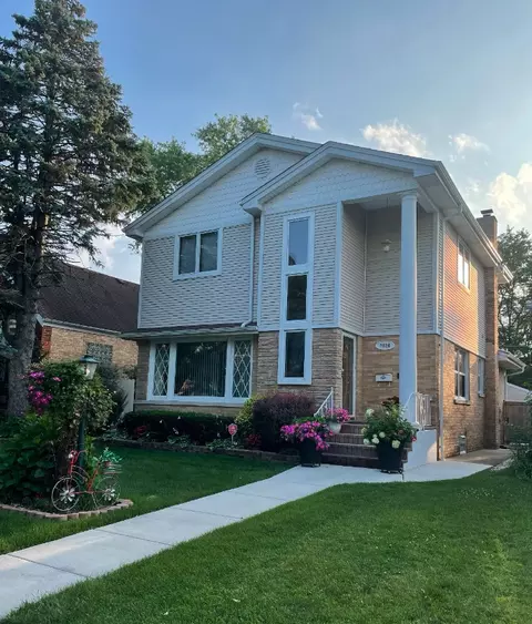7526 Kolmar Ave, Skokie, IL 60076