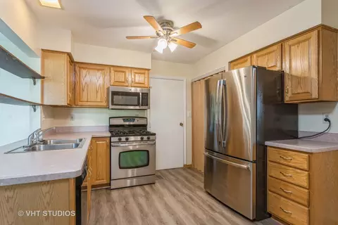 148 Springleaf Dr, Bolingbrook, IL 60440 photo 6