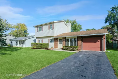 148 Springleaf Dr, Bolingbrook, IL 60440 photo 2