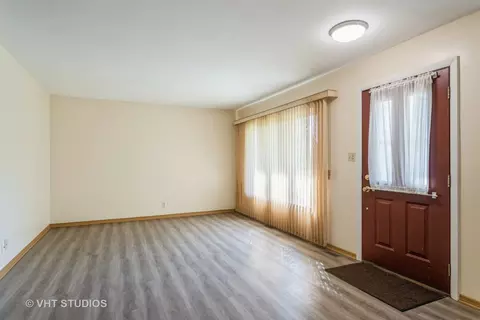 148 Springleaf Dr, Bolingbrook, IL 60440 photo 4