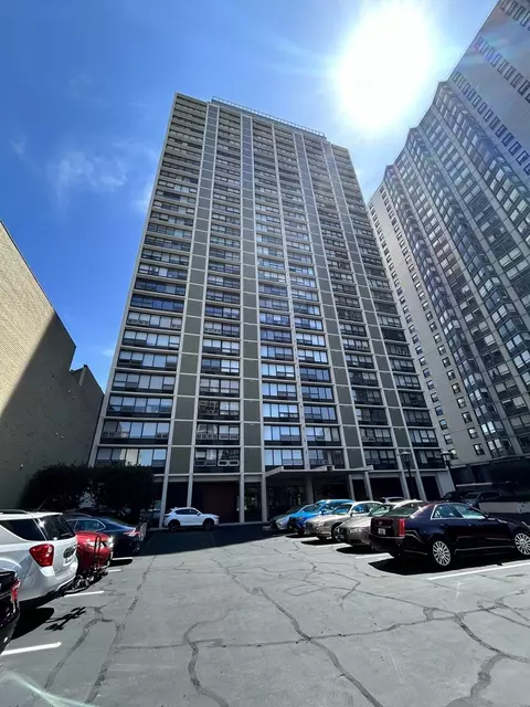 5733 N Sheridan Rd #28A, Chicago, IL 60660
